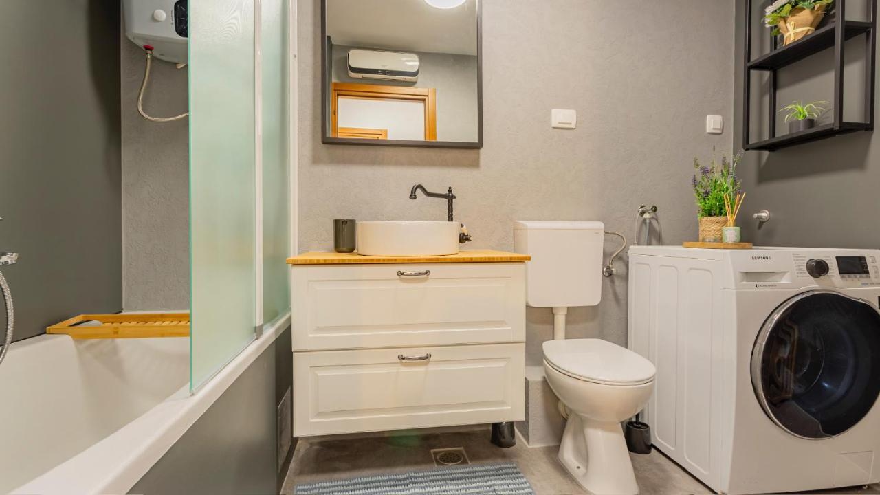 New Delux Green Garden Apartment With Hotube **** Split Zewnętrze zdjęcie