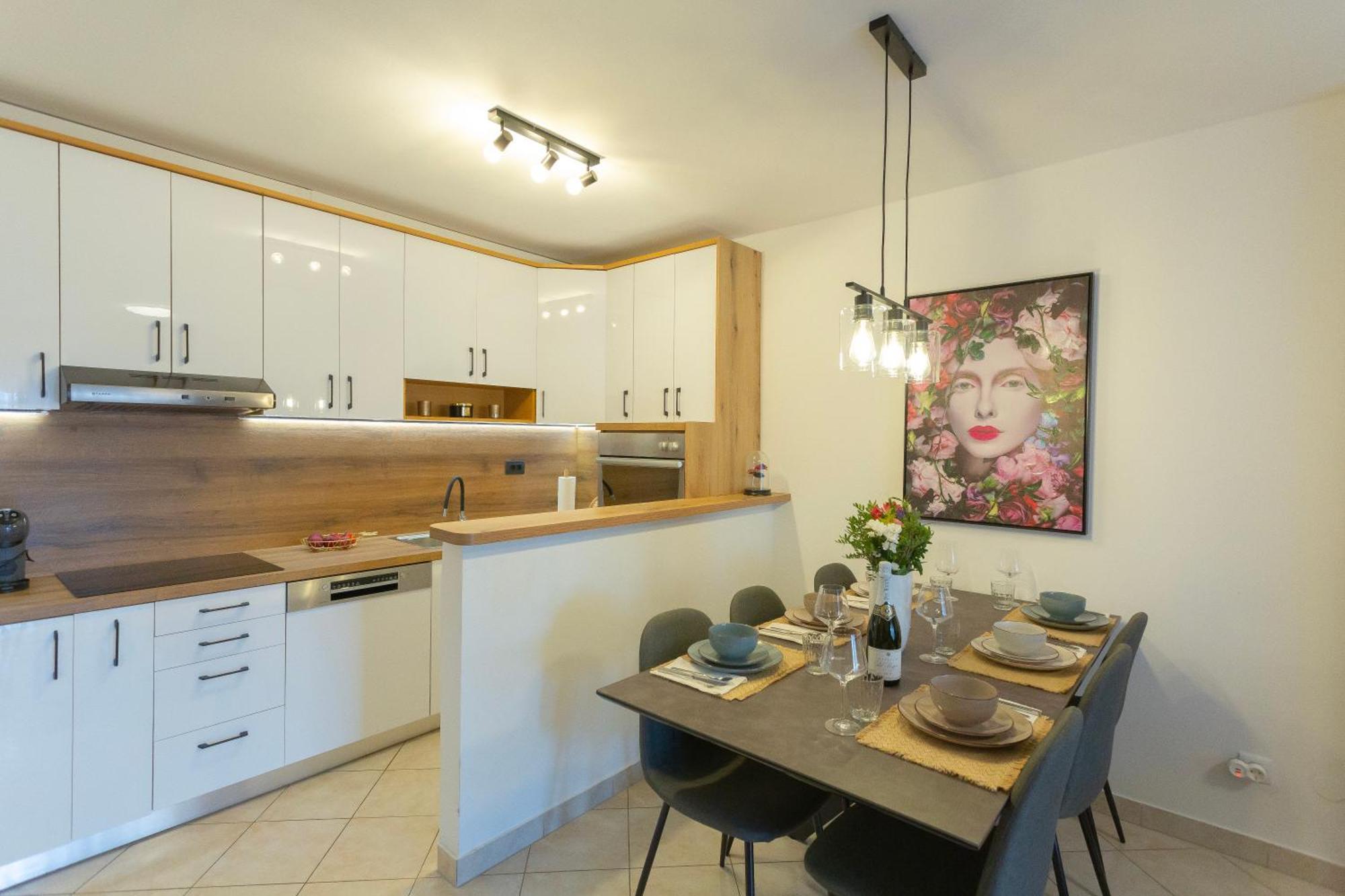 New Delux Green Garden Apartment With Hotube **** Split Zewnętrze zdjęcie